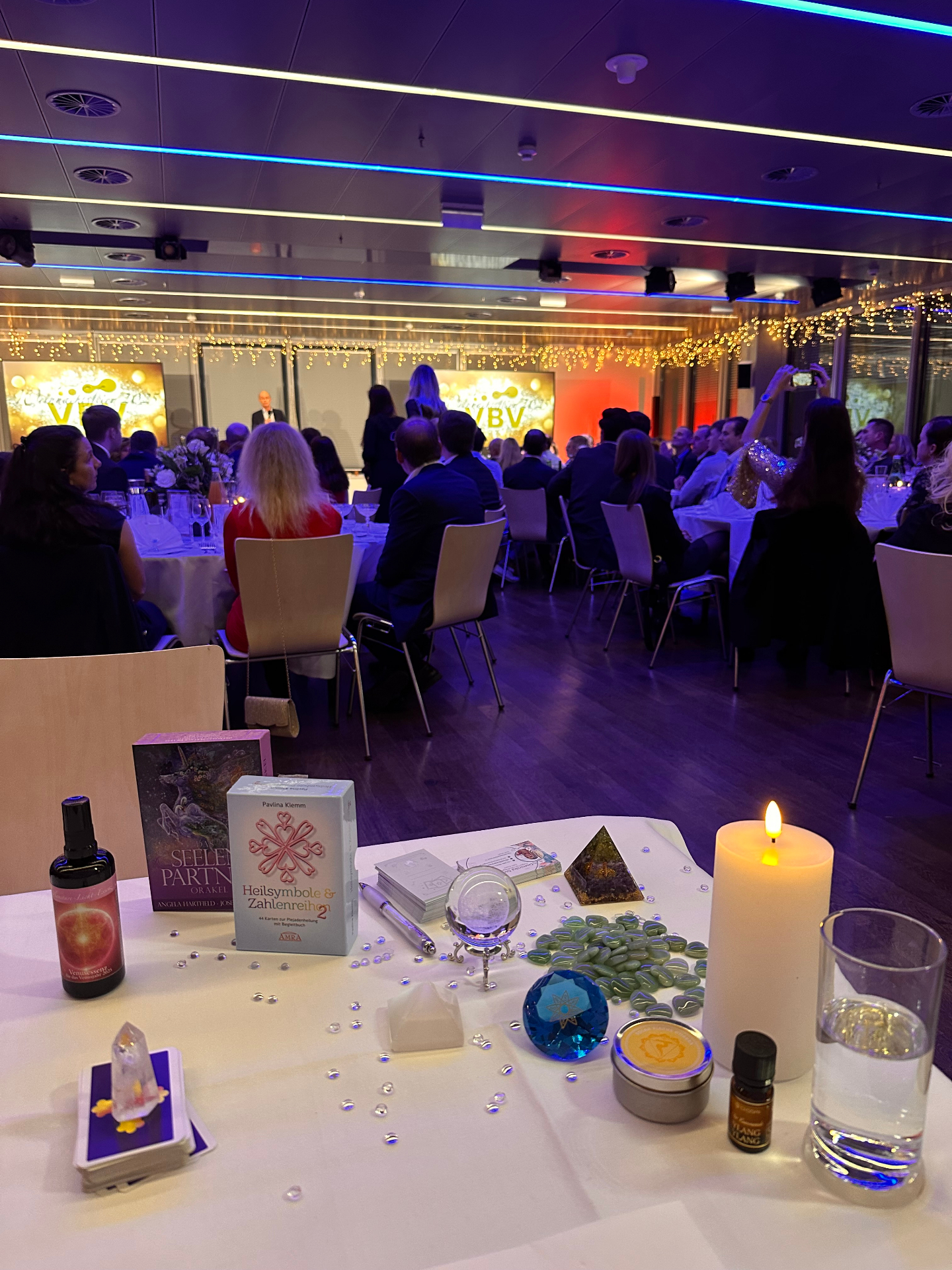 Kartenlegerin bei einer Firmenfeier in Wien – Tarot als Rahmenprogramm