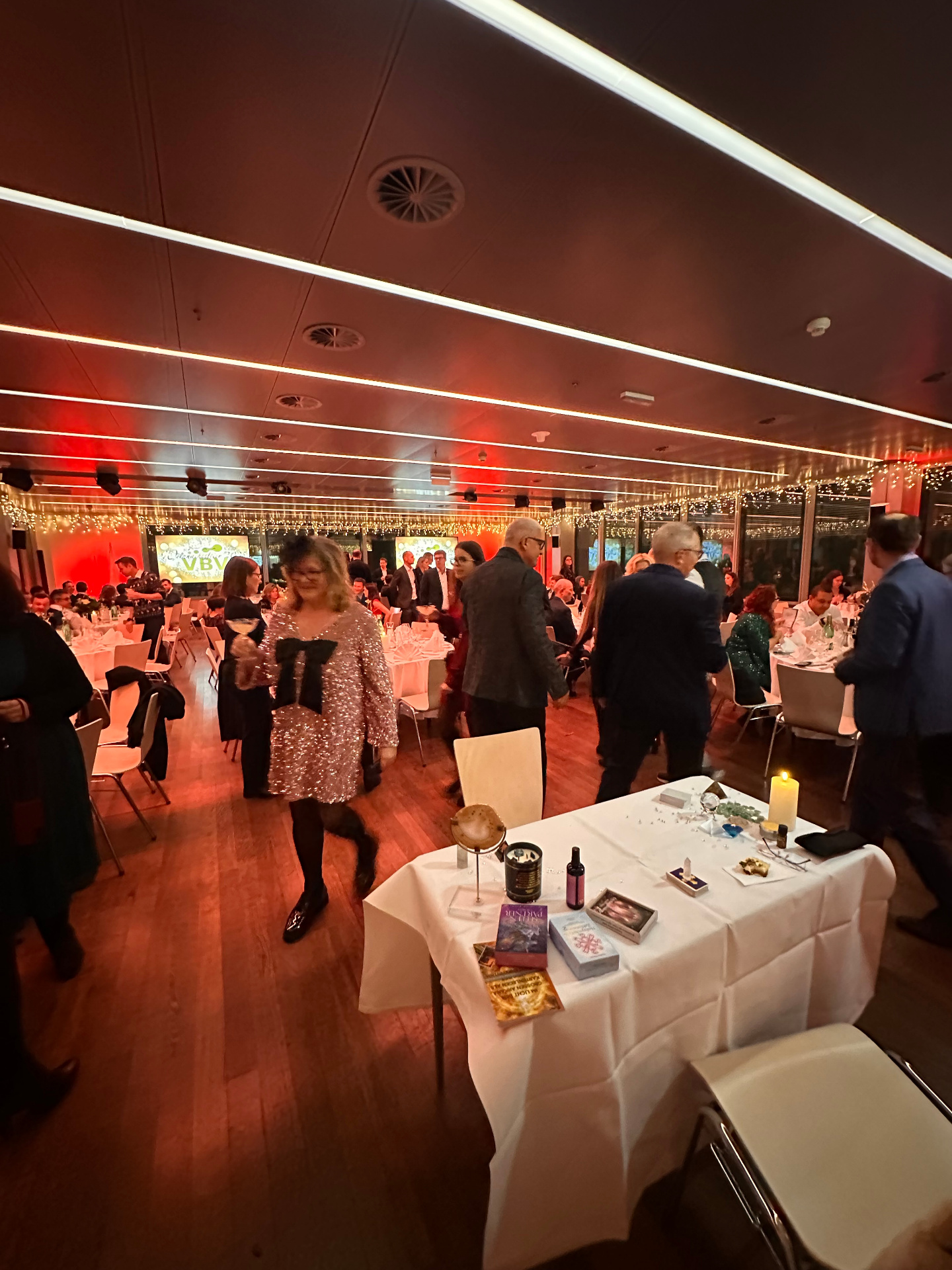 Professionelles Tarot-Entertainment bei einer Gala in Wien